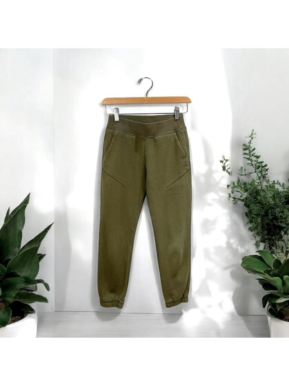 * Ivivva (Lululemon Kids) Forever In Terry Dark Green Sweat Pants Size 10
